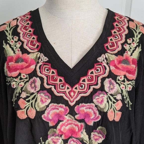 Boho Floral Embroidered Blouse V-Neck Long Wide Sleeves Multicolor Black M NWT - Picture 3 of 13